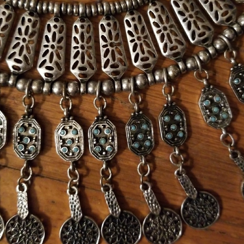 statement necklace - Picture 2 of 3